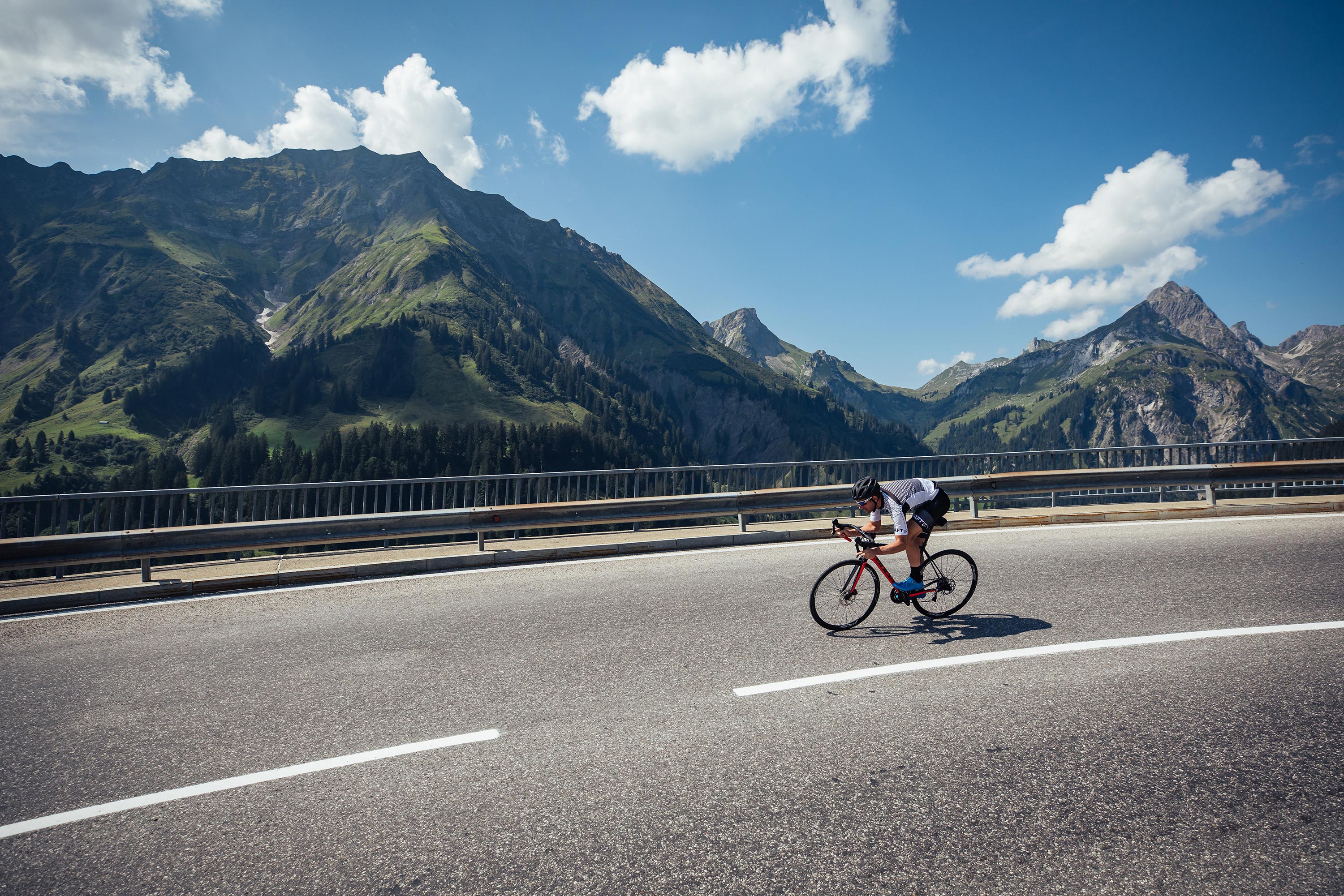 bike_road_race_bulls_2020.jpg
